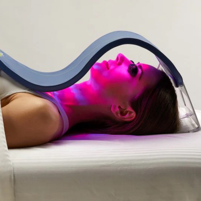 میکرواینفیوژن در مقابل LED Therapy: کدام برای جوانسازی پوست بهتر است؟